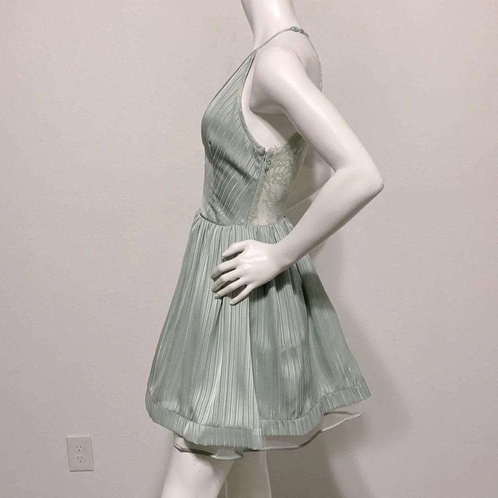 Bebe NWT Mint Green Dress - Picture 5 of 12